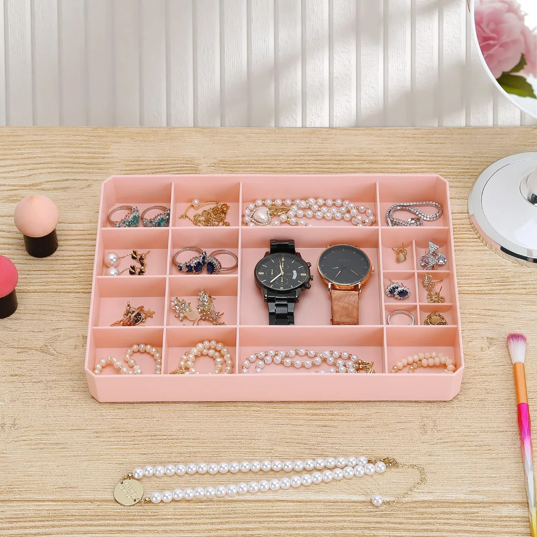LETURE Clear Earring Organizer in Pink, view 4