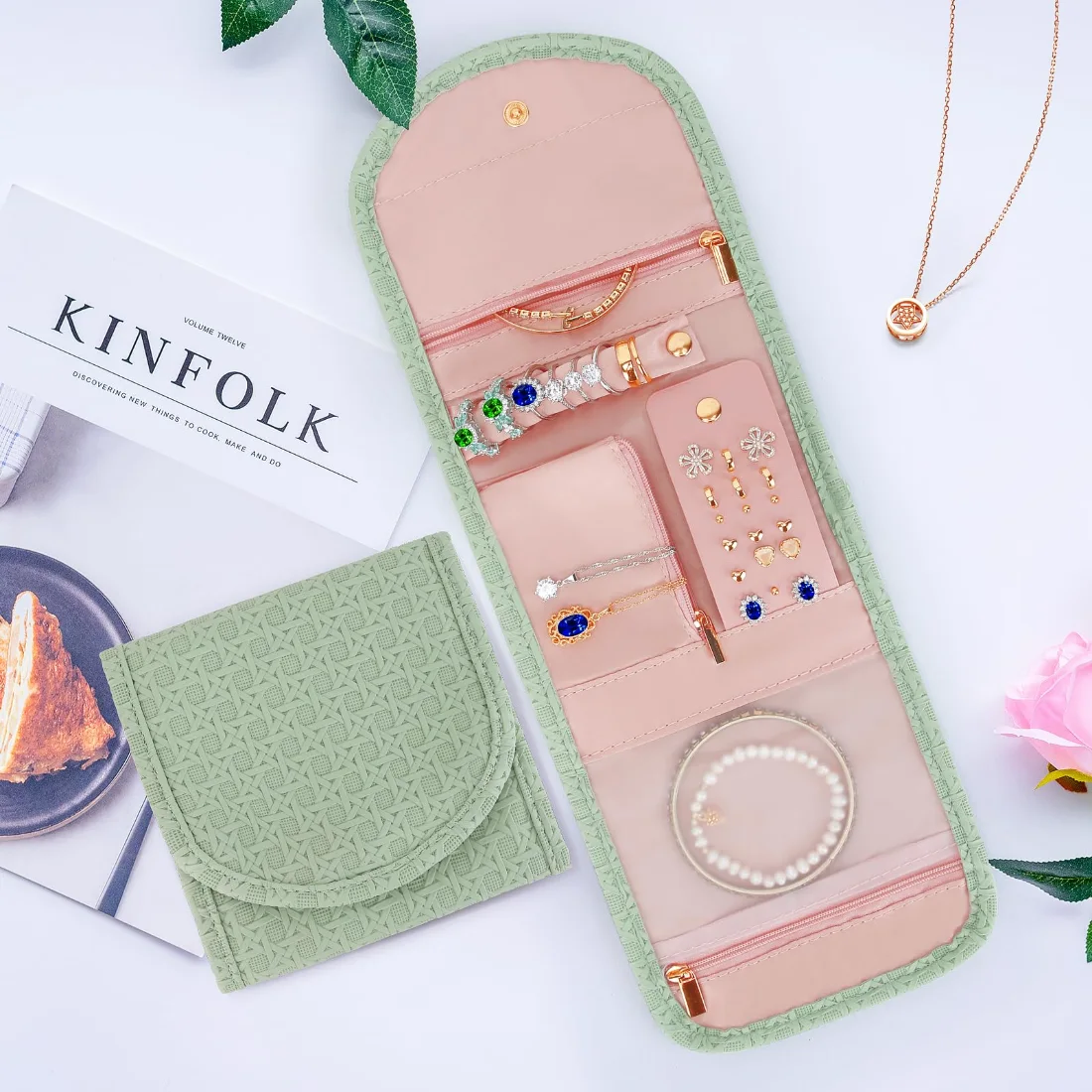 LETURE Foldable Travel Jewelry Roll in Green, view 4