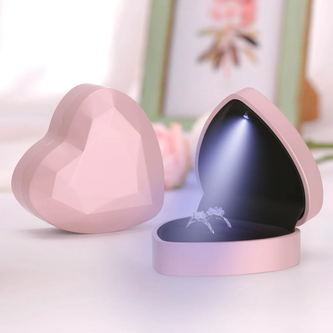 LETURE Heart LED Double Ring Box in Pink, view 4