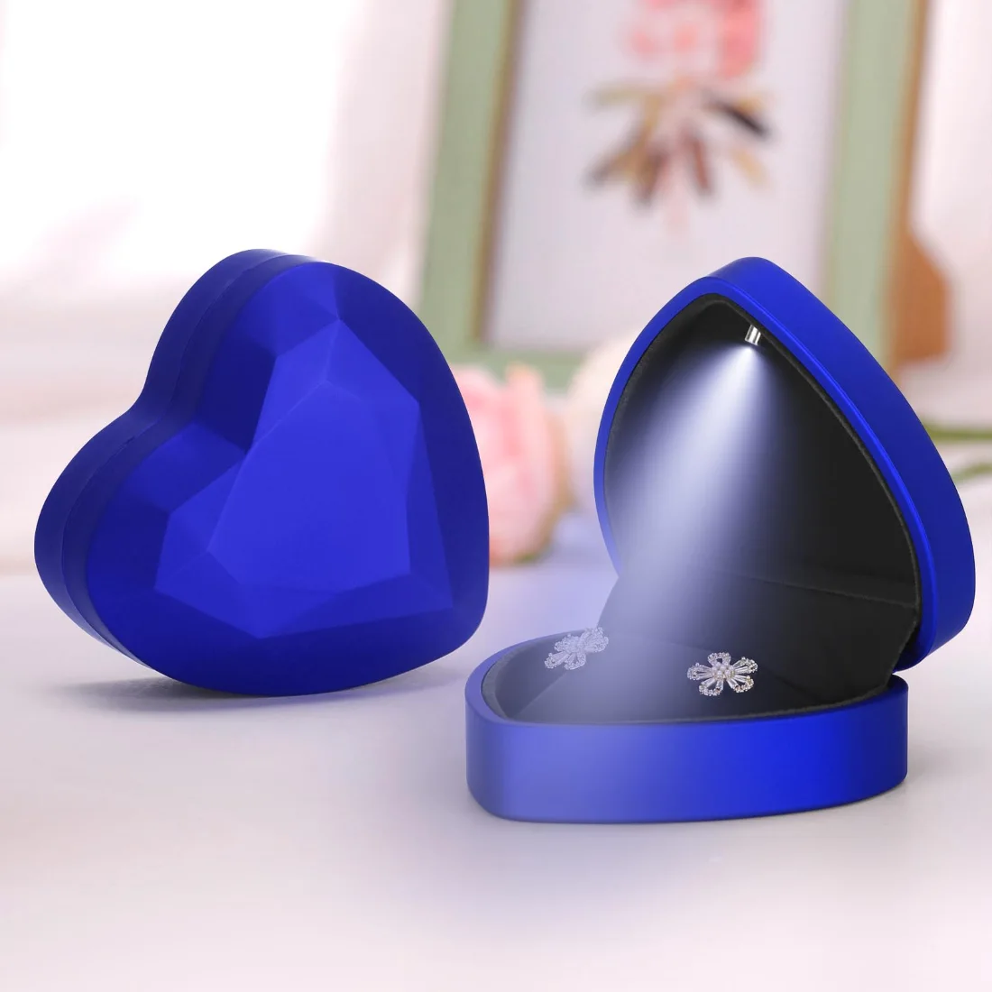 LETURE Heart LED Earring Box in Blue, view 4