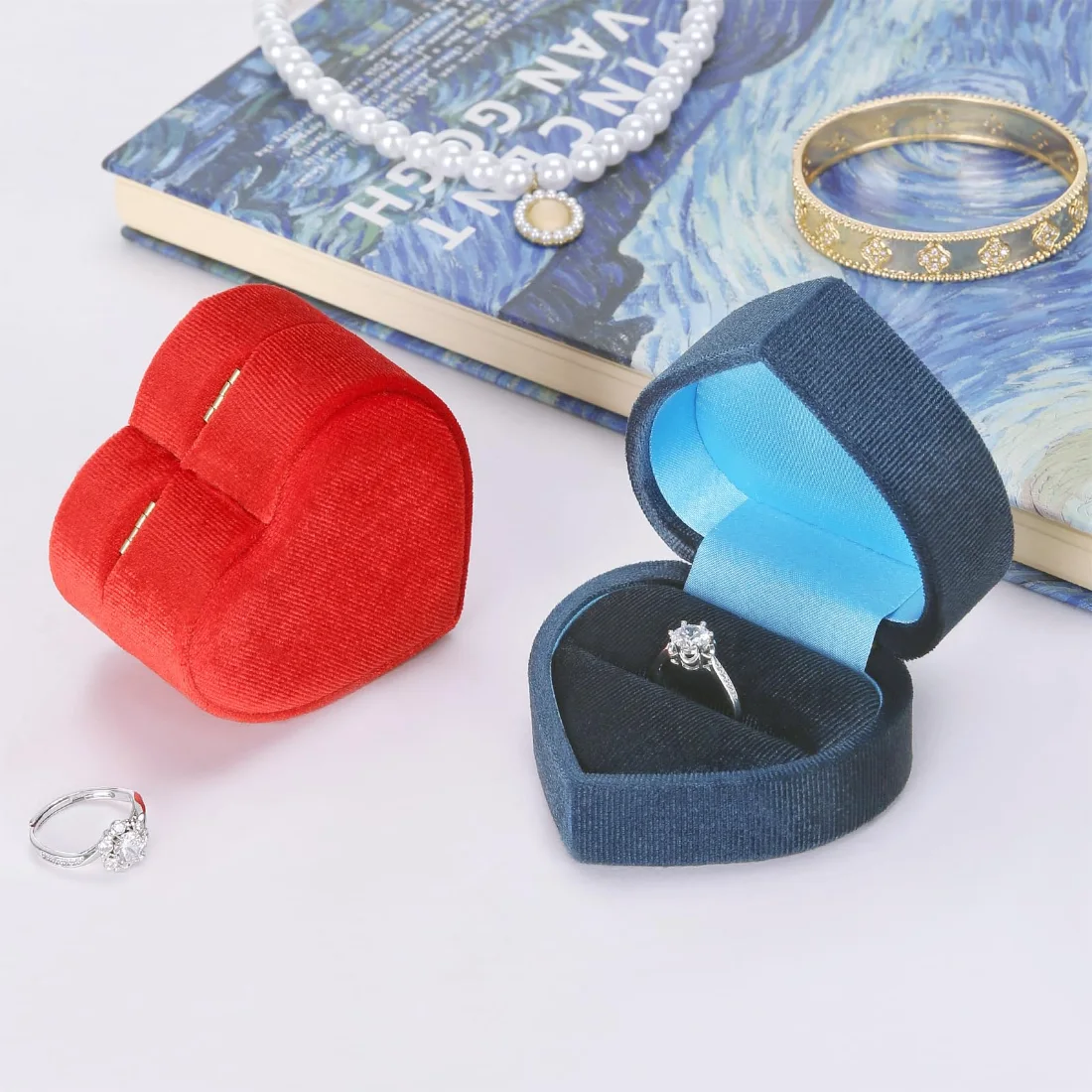 LETURE Heart Velvet Ring Box in Blue, view 4
