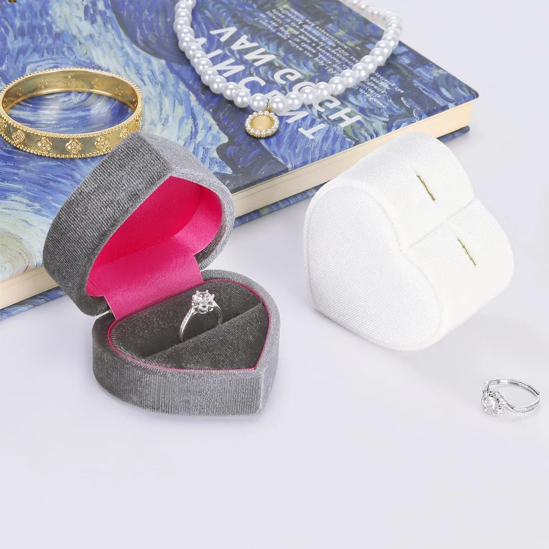 LETURE Heart Velvet Ring Box in Grey, view 3