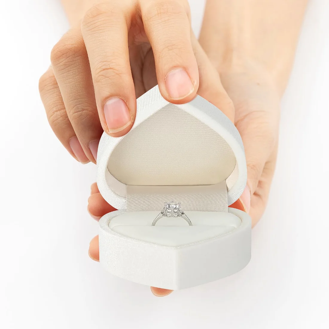 LETURE Heart Velvet Ring Box in White, view 2
