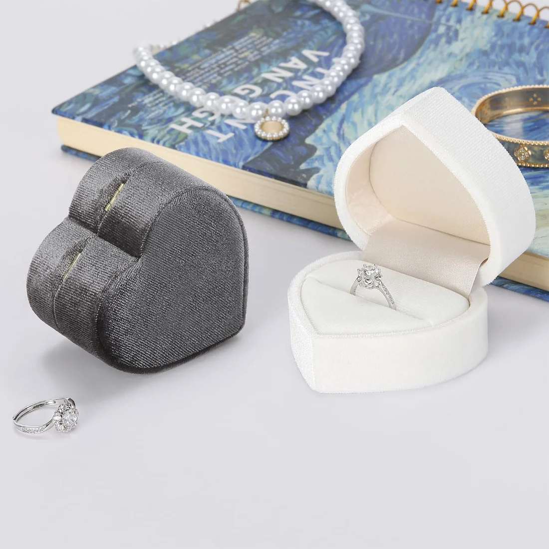 LETURE Heart Velvet Ring Box in White, view 4