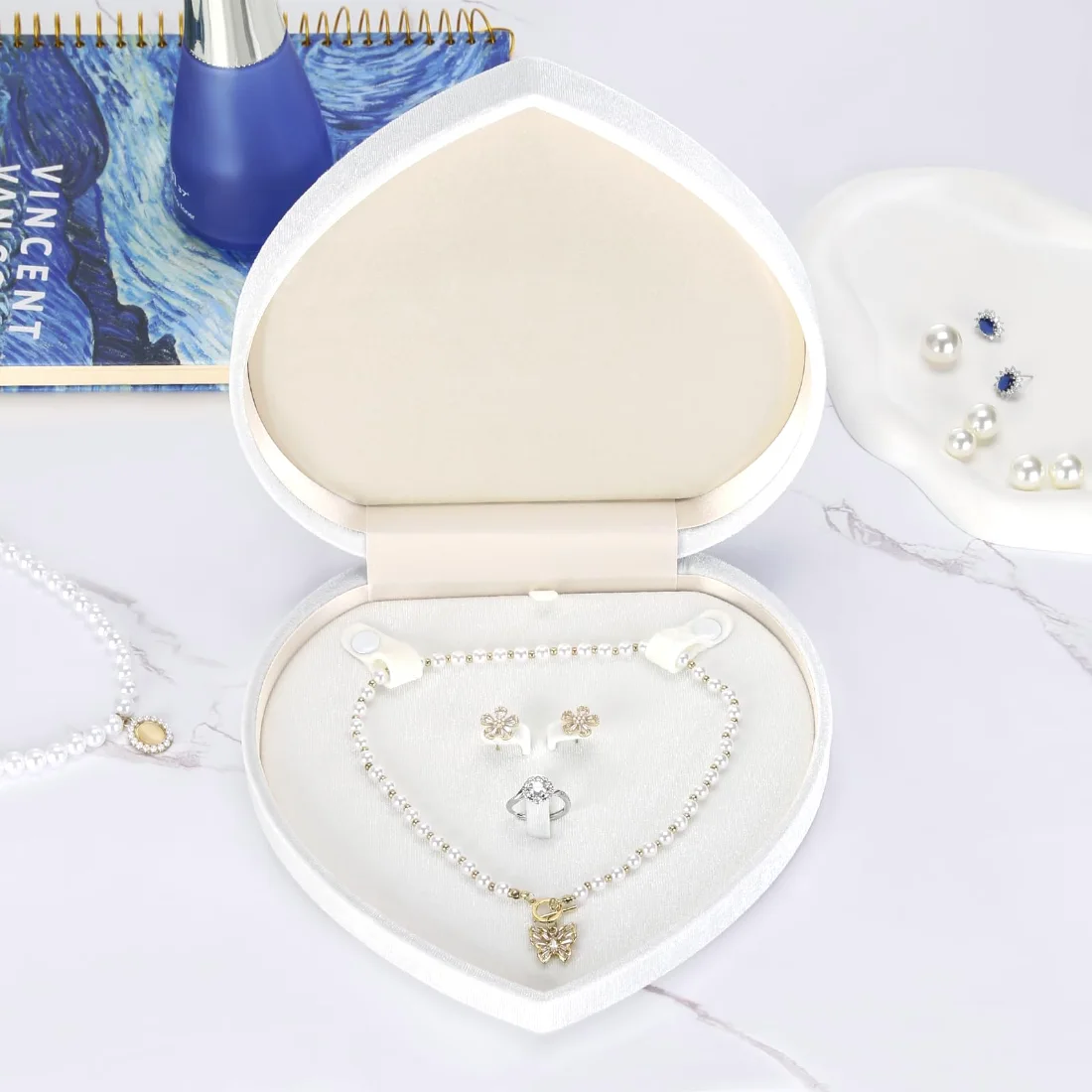 LETURE Heart Velvet Set Box in White, view 4