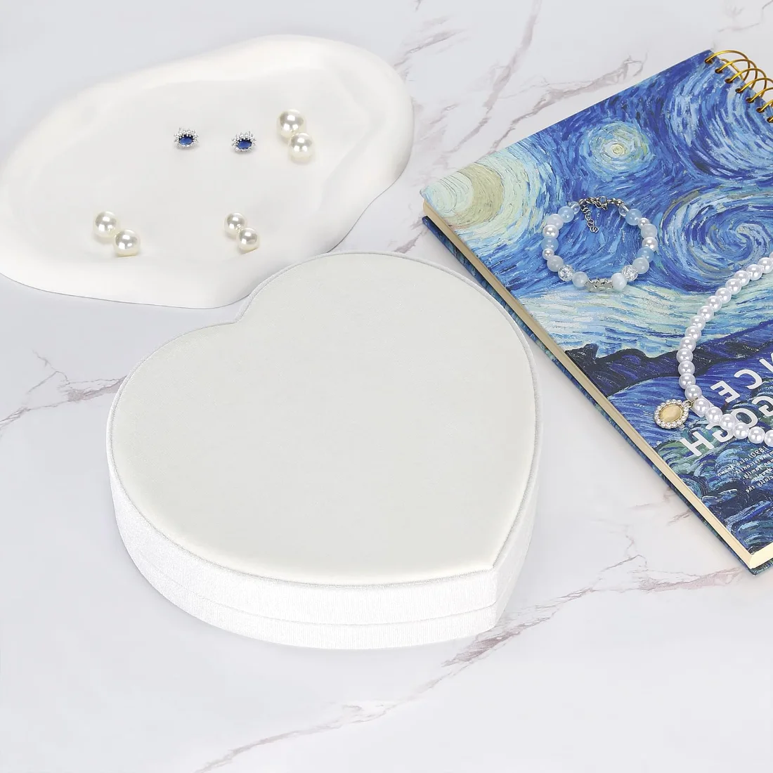 LETURE Heart Velvet Set Box in White, view 5