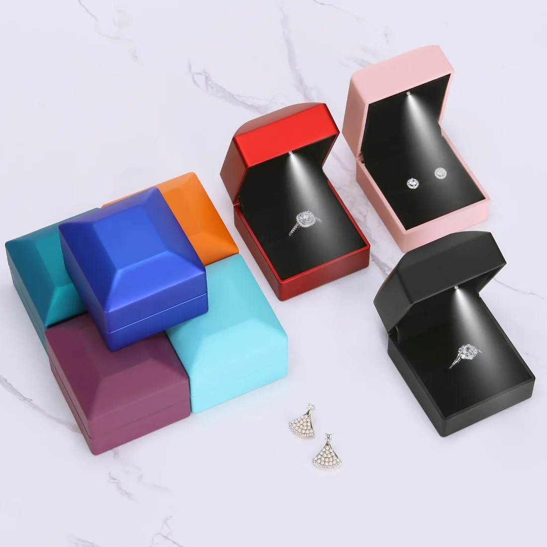 LETURE LED Ring Box in Pink, view 4