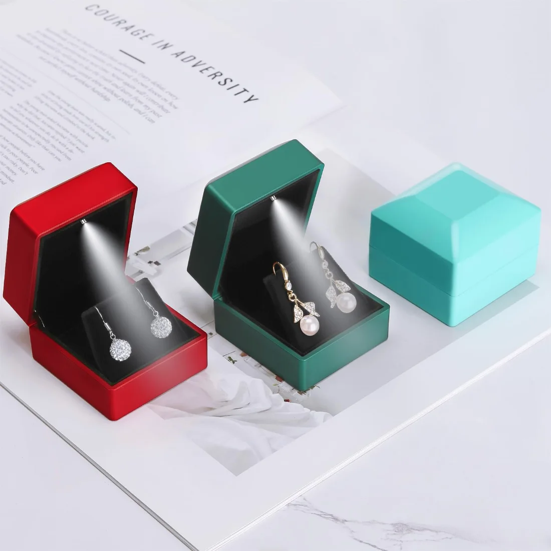 LETURE LED Stud Earring Box in Red, view 3