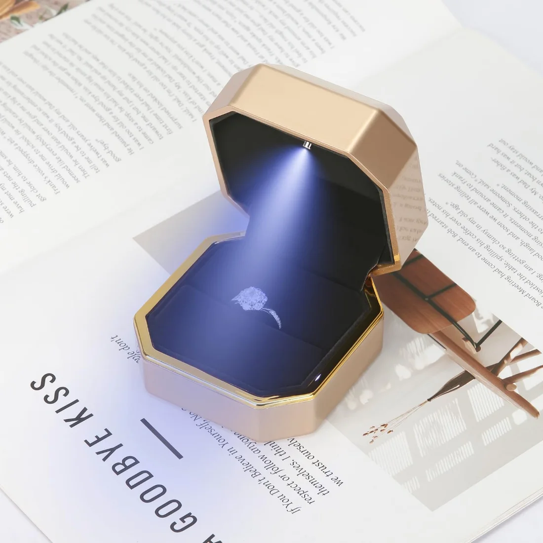 LETURE Luxury LED Ring Box in Gold, view 5