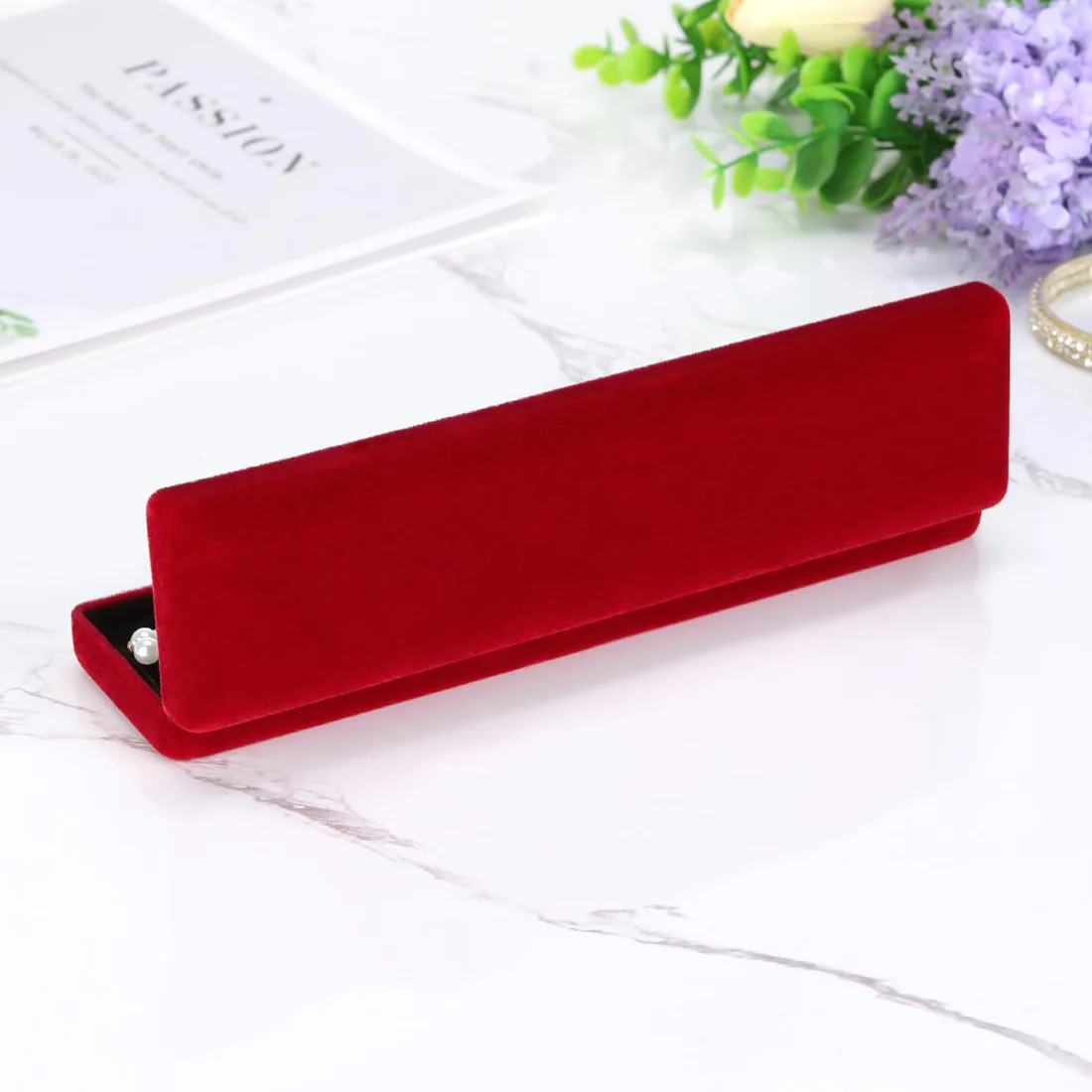 LETURE Metal LED Long Chain Box in Red, view 5