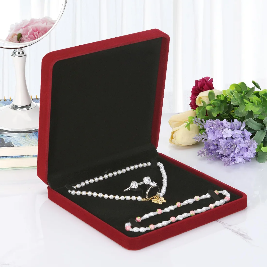 LETURE Square Velvet Set Box in Red, view 5