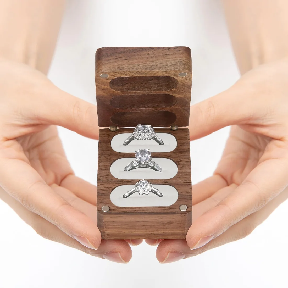 LETURE Wooden 3-Slot Ring Box in White lining, view 3