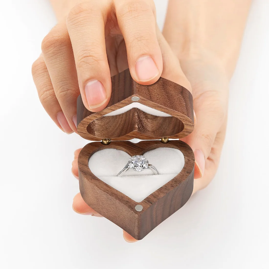LETURE Wooden Heart Ring Box in White lining, 1 slot, view 3