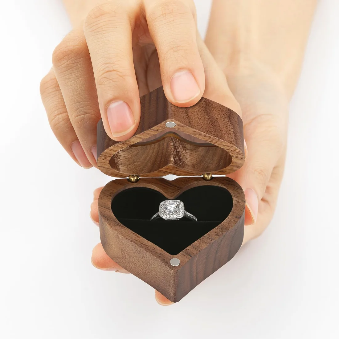 LETURE Wooden Ring Display Box with Clear Lid in Black lining, 1 slot, view 4