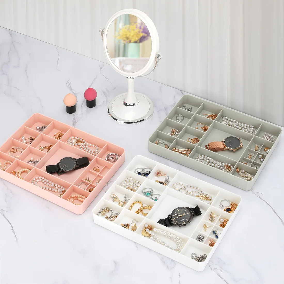 LETURE Clear Earring Organizer in Pink, view 2