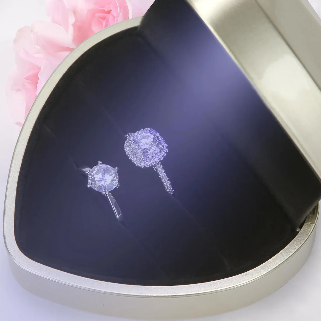 LETURE Heart LED Double Ring Box in Gold, view 3