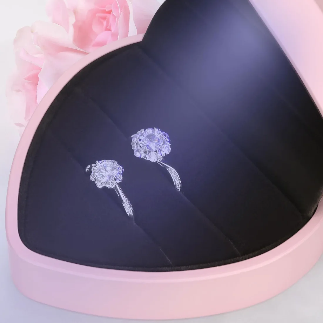 LETURE Heart LED Double Ring Box in Pink, view 3