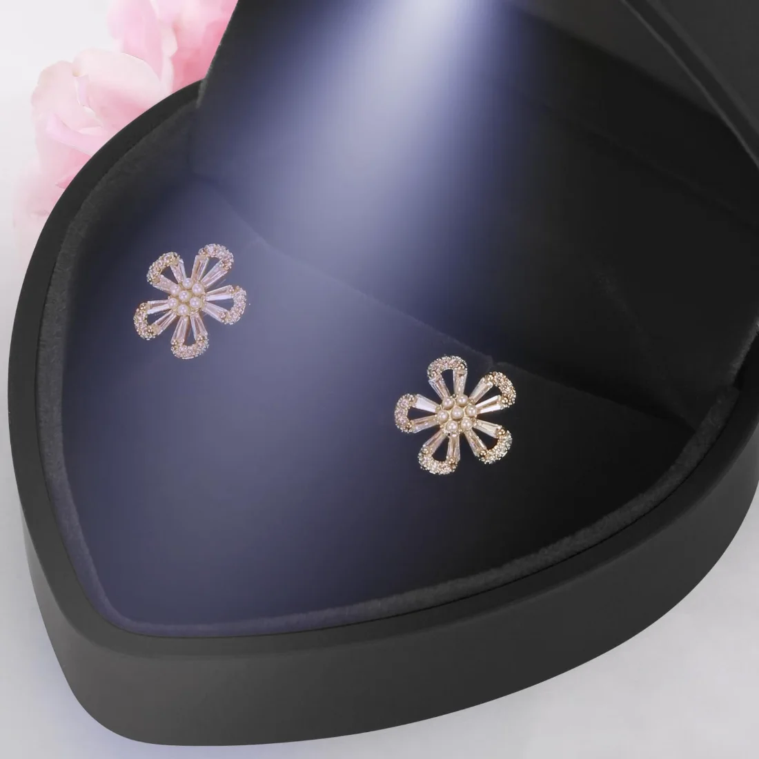 LETURE Heart LED Earring Box in Black, view 3
