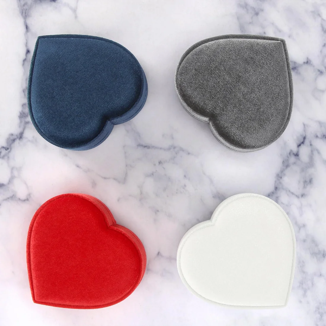 LETURE Heart Velvet Pendant Box in Grey, view 5