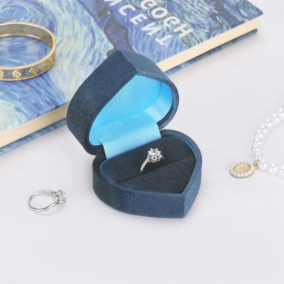 LETURE Heart Velvet Ring Box in Blue, view 3
