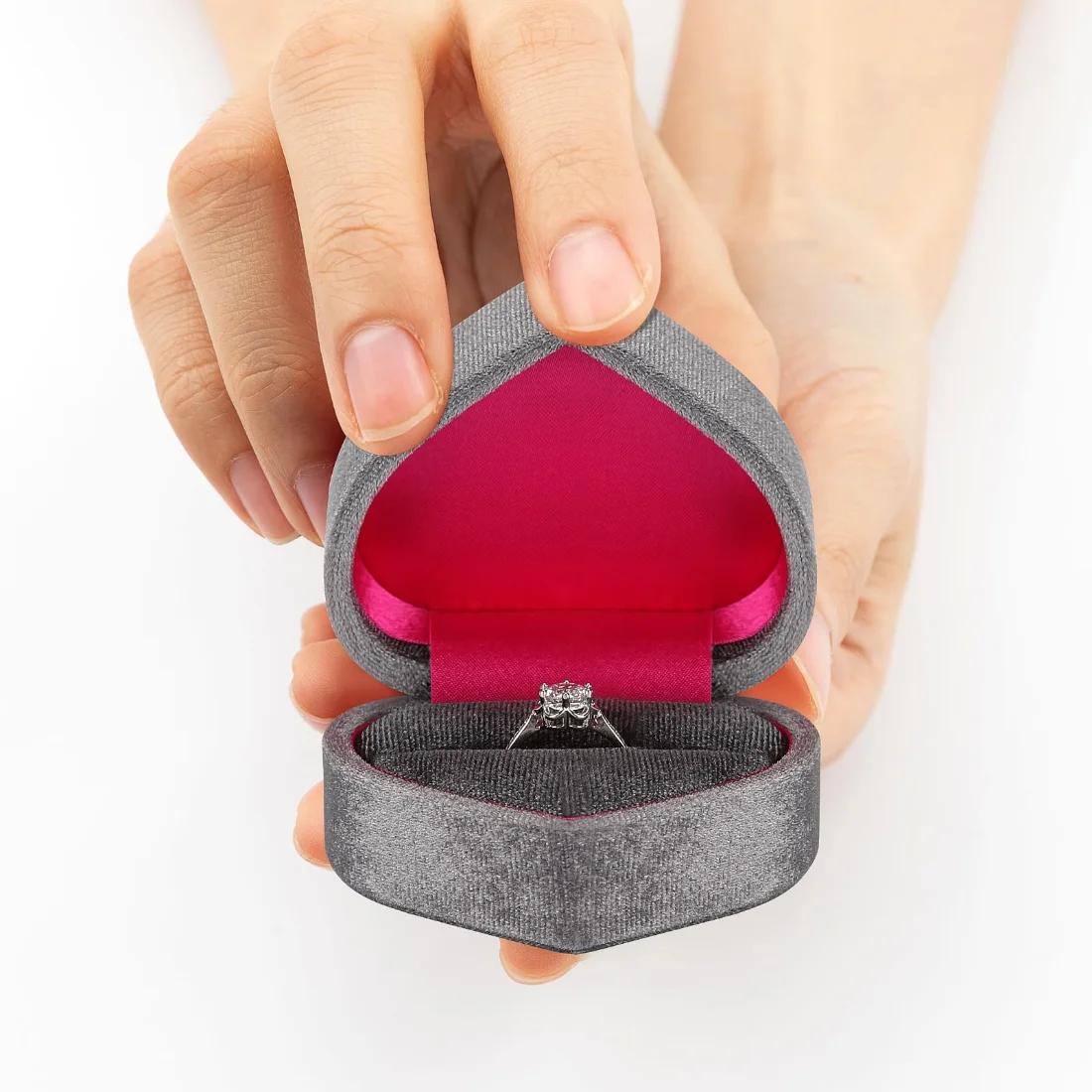 LETURE Heart Velvet Ring Box in Grey, view 4