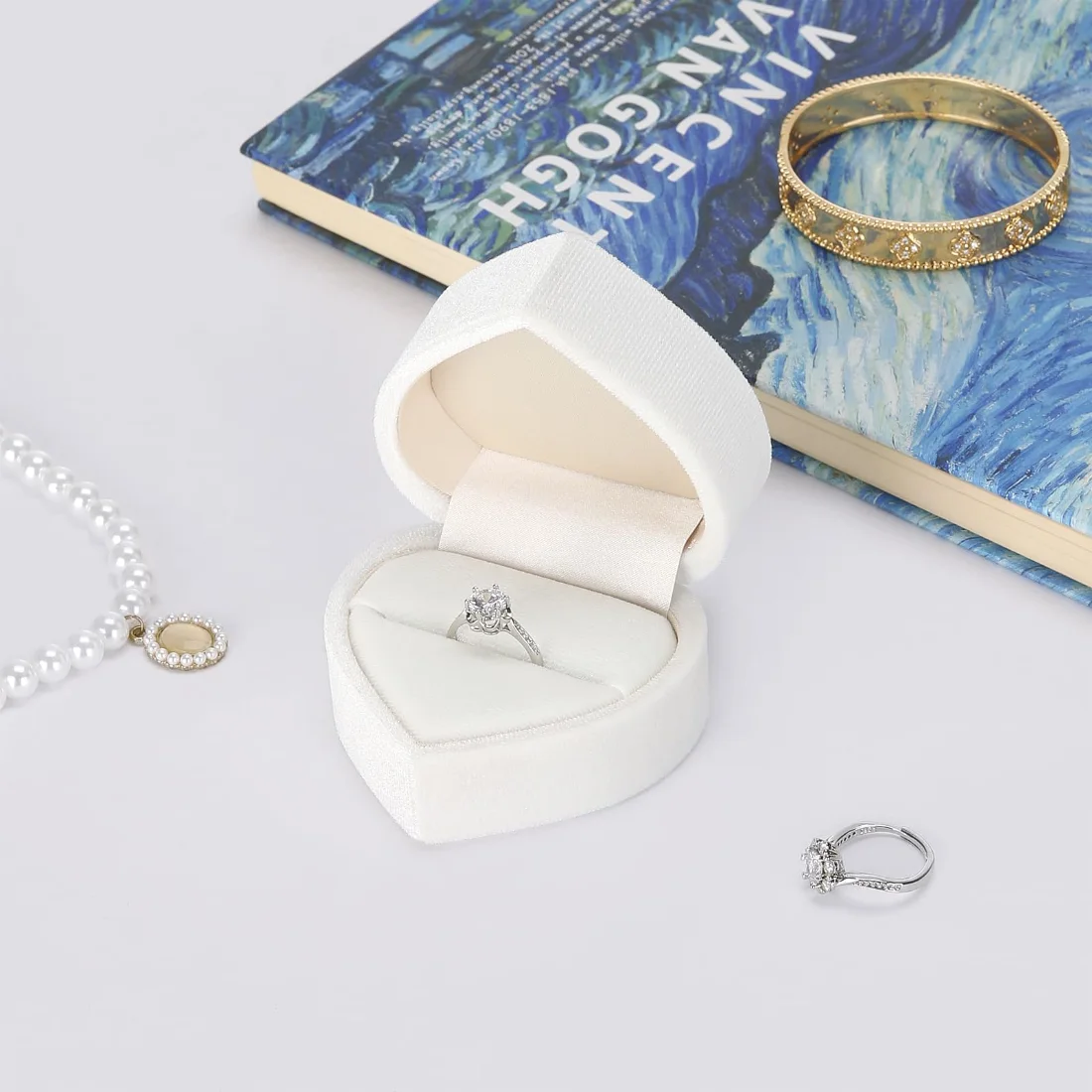 LETURE Heart Velvet Ring Box in White, view 3