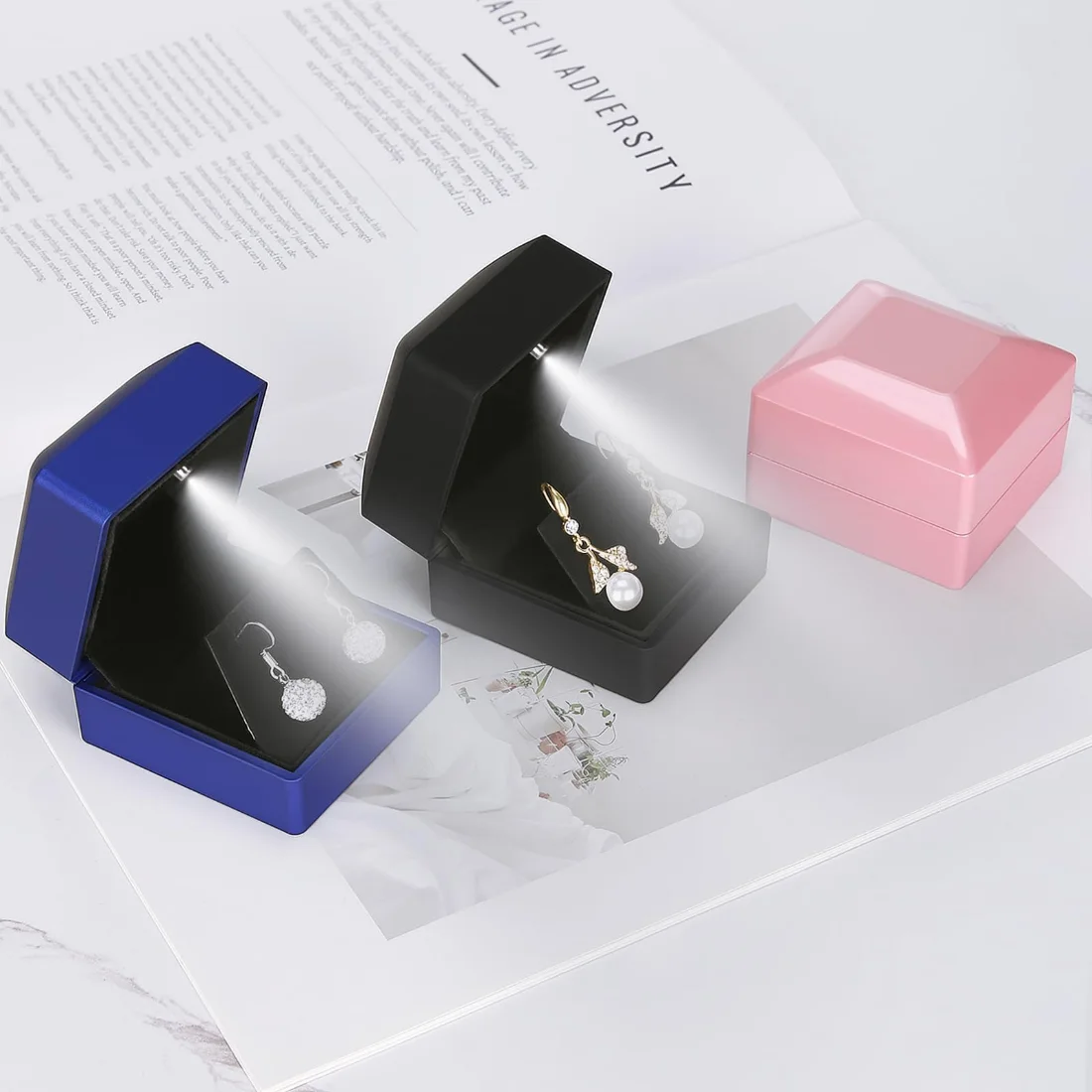 LETURE LED Stud Earring Box in Black, view 3