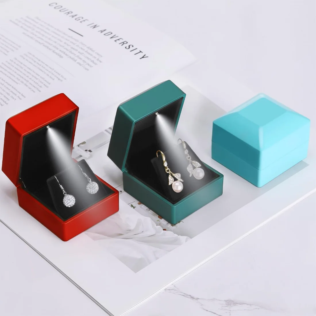 LETURE LED Stud Earring Box in Green, view 3