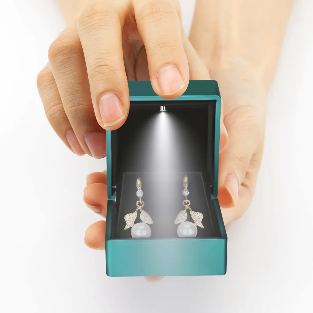 LETURE LED Stud Earring Box in Green, view 4