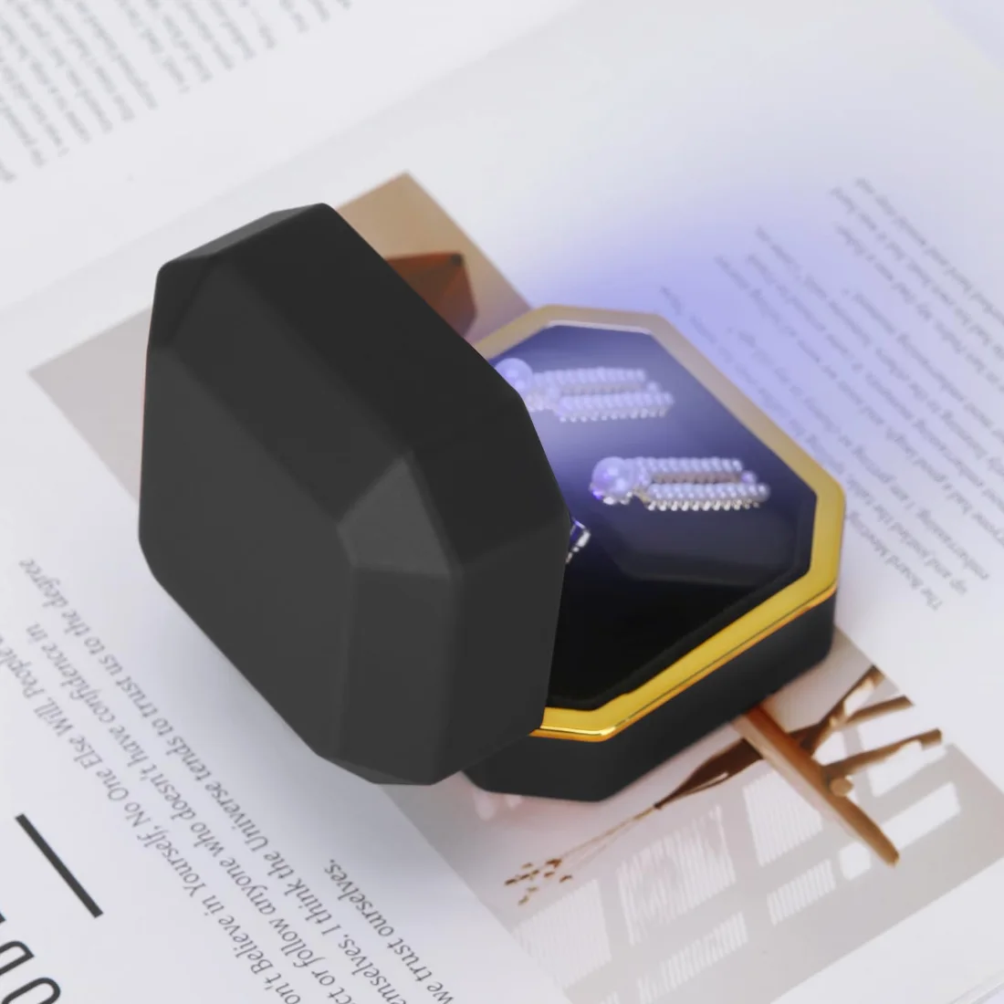 LETURE Luxury LED Earring Box in Black, view 4