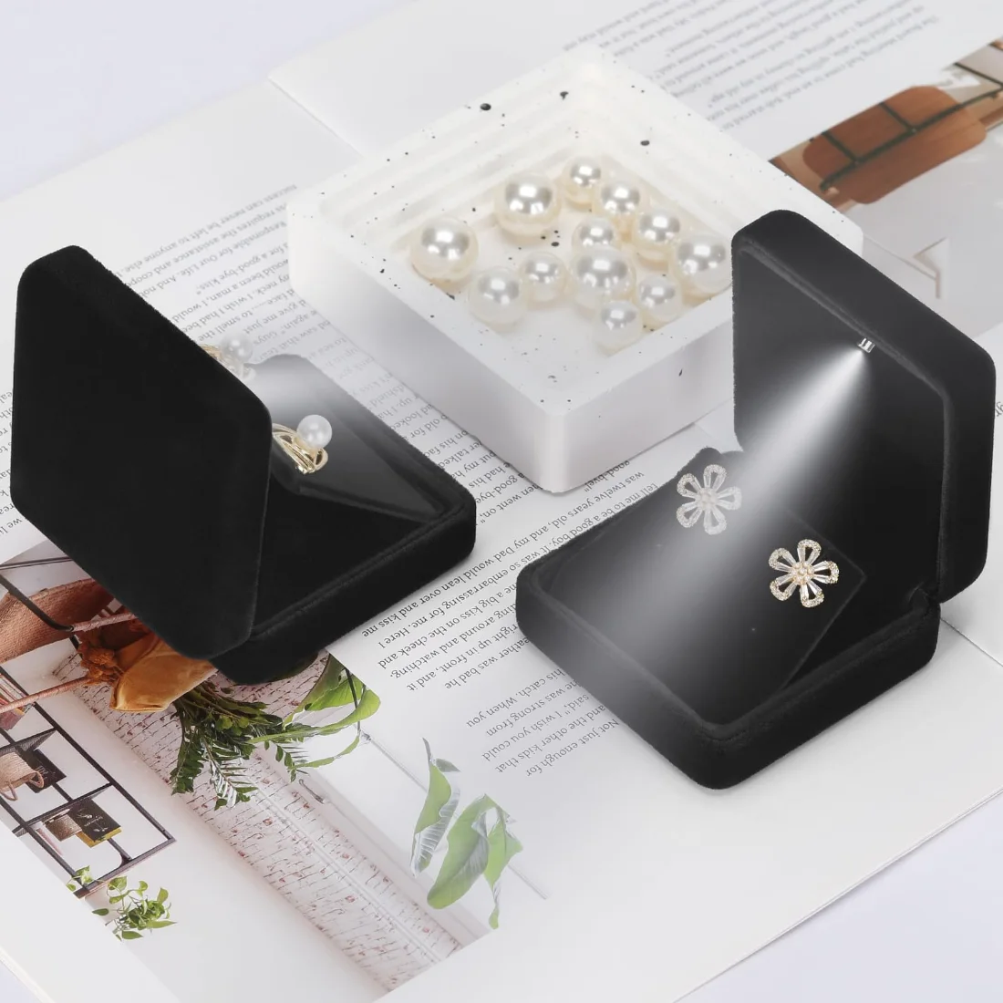 LETURE Metal LED Earring Box in Black, view 3