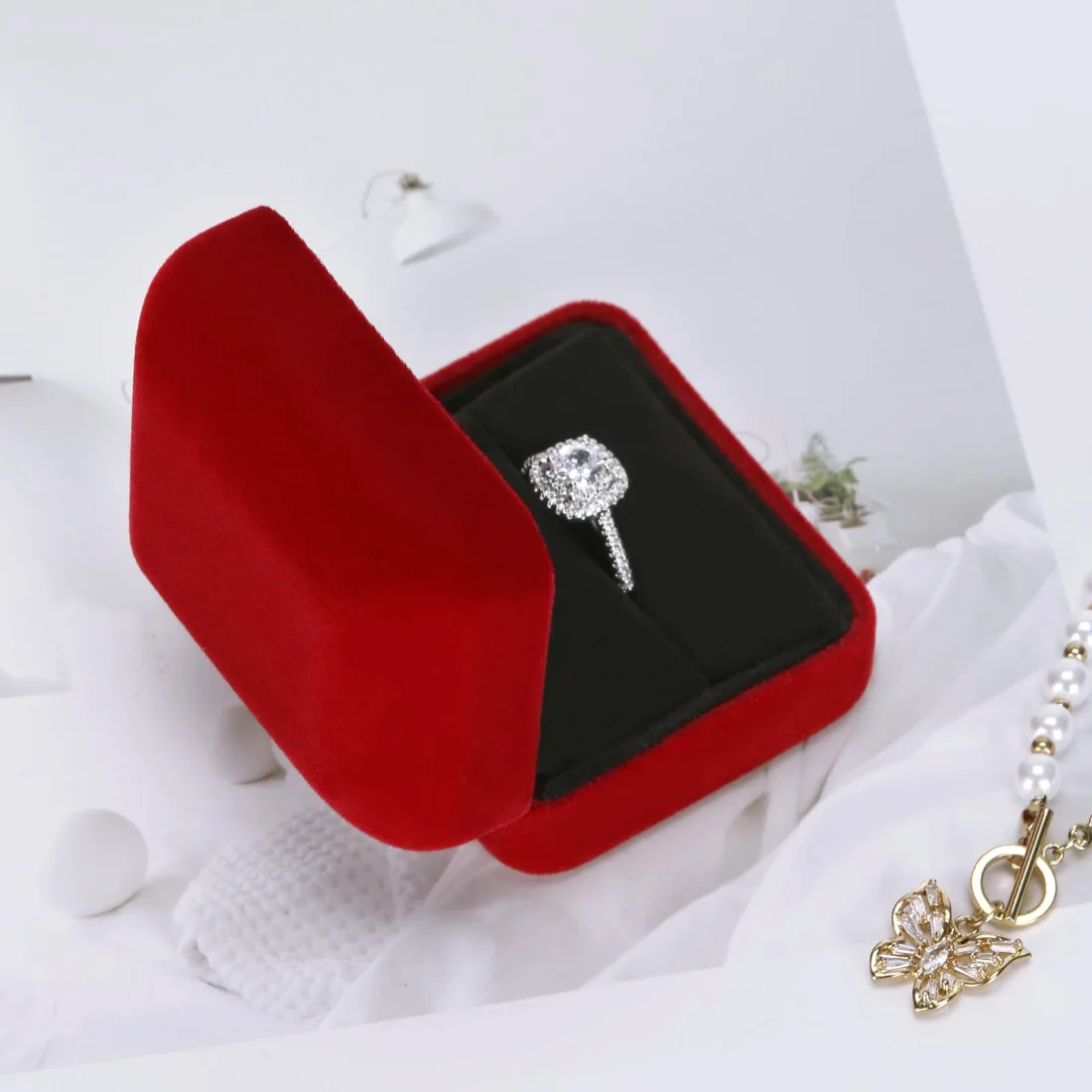 LETURE Metal LED Ring Box in Red, view 3