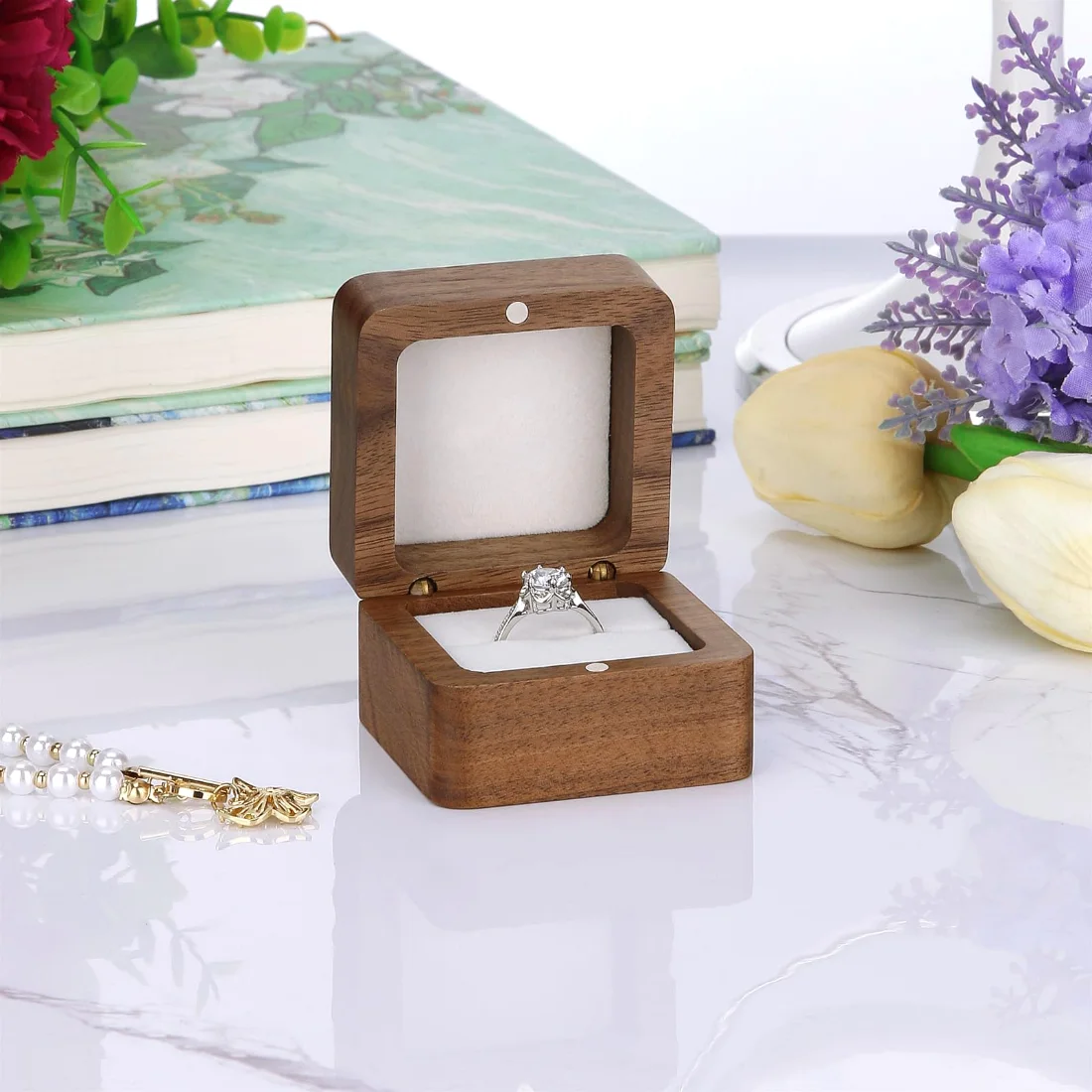 LETURE Wooden Ring Box in White lining, 1 slot, view 2