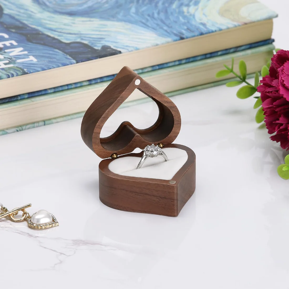LETURE Wooden Ring Display Box with Clear Lid in White lining, 1 slot, view 2